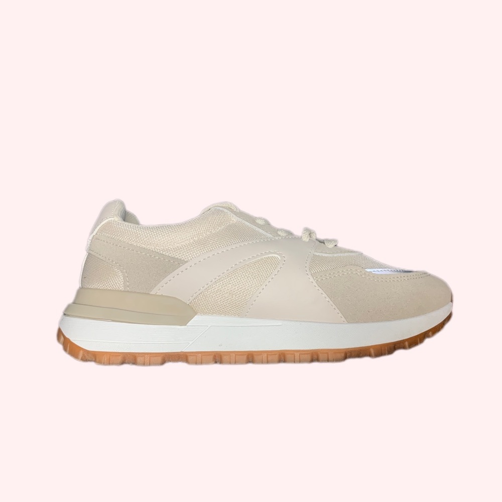 Women’s Sneakers Size 9 (8.5)